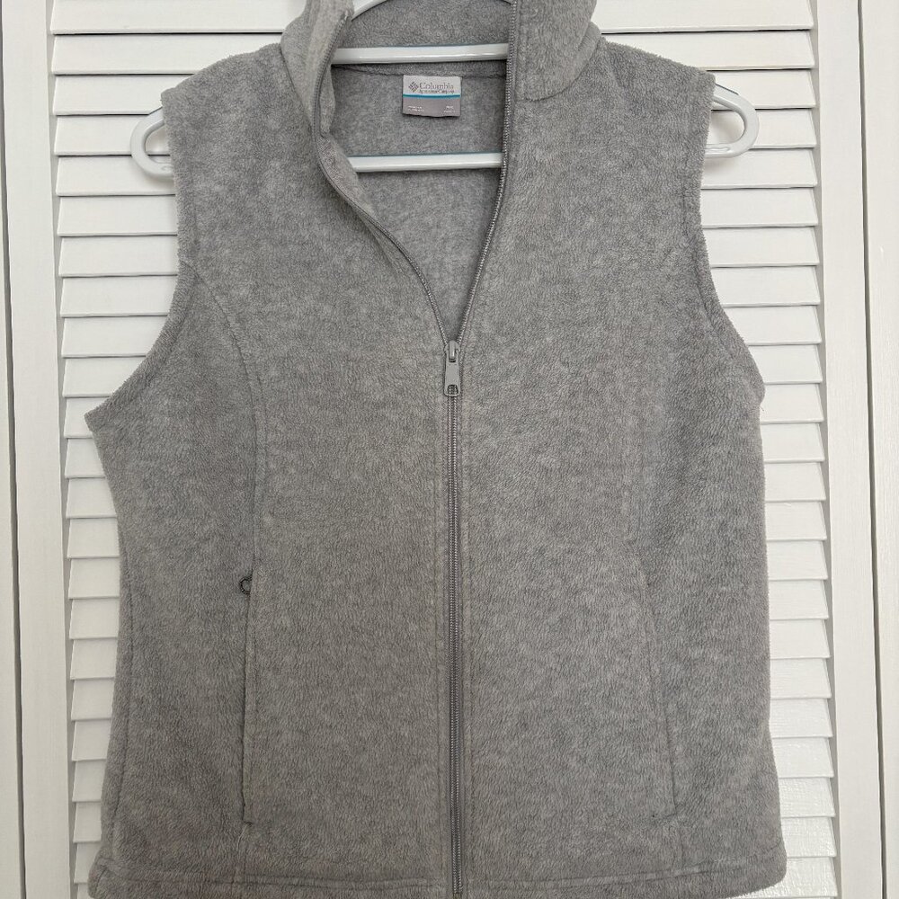 Columbia fleece vest, Size Petite Small, Lt. gray. (Sale ends 9/1/25)
